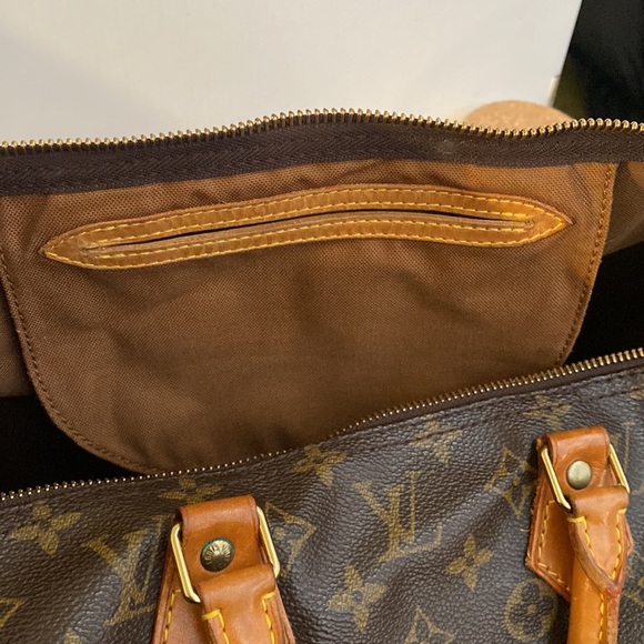 Authentic Louis Vuitton Monogram Speedy 40 - Picture 13 of 15